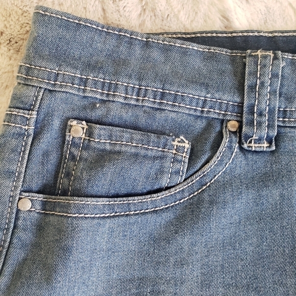 RW&CO BLUE LIGHT WASH JEANS DENIM SKIRT FADED AREA SIZE 12 - Picture 5 of 10